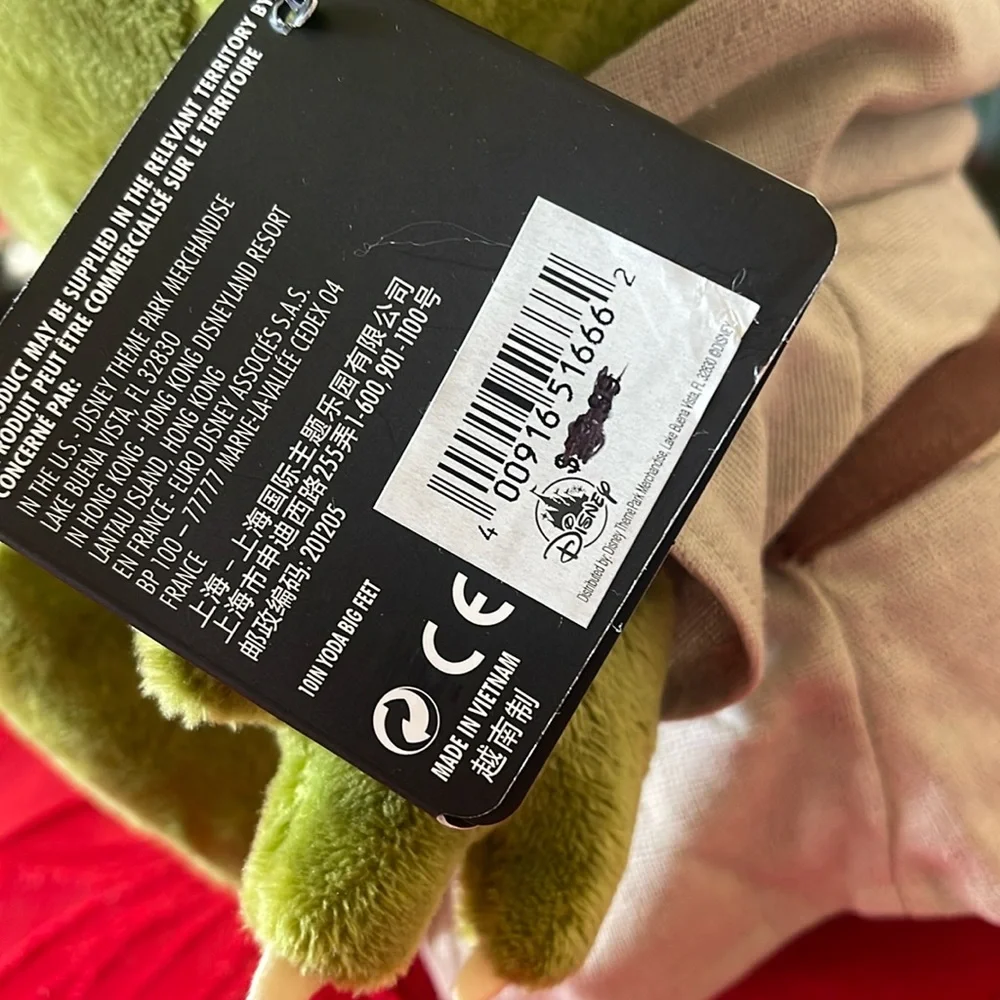 New Disneyparks Yoda big feet plush Star Wars